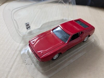 Coche modelo diecast Ford Mustang Mach 1 Corgi 1:43. En moldura de plástico. Foto 1 de 4