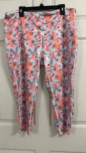 Ruby Ribbon Übergröße 3X grau & pfirsich Aquarell Druck aktive Capri Leggings - Bild 1 von 4