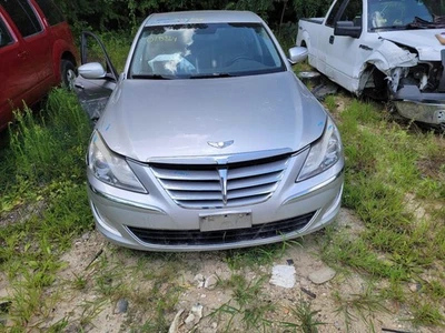 Grille Sedan Upper Fits 12-14 GENESIS 1617062 - Image 1 of 4