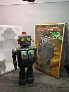 Space Walk Man Robot Battery Operated B/O Homme De Marchant ME100 - Picture 1 of 20