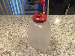 Rubbermaid 2 Quart Servierer Getränk/Getränke Krug/Flasche Rot Klappdeckel - Bild 1 von 5