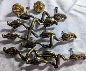 Antique Brass Vine and Leaf Motif Drawer Pulls (6) 3" - (2) 1 1/4" knobs - Picture 1 of 3