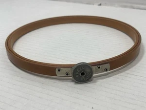 Rueda de tensión forrada de fieltro anillo aro bordado madera Queen 7" vintage - Imagen 1 de 7