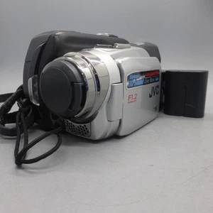 JVC GR-DF460EK Handheld MiniDV Camcorder Silver Tested - Picture 1 of 10