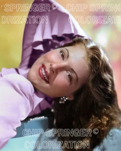 DIANA BARRYMORE trägt Rüschenärmel | Sexy 8 x 10 Farbfoto von CHIP SPRINGER - Bild 1 von 1