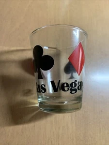 LAS VEGAS SCHNAPSGLAS HERZEN, DIAMANTEN, PIK UND KEULEN 2 3/8" HOCH - Bild 1 von 5