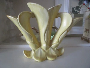 CASEY WARE TRIPLE TRUMPET FLOWER SHAPED VASE - Picture 1 of 9