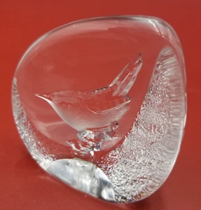 Swedish Crystal Art Glass Paperweight Mats Jonasson Engraved Bird Signed Wren - Picture 1 of 8