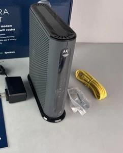 Motorola MG7550 16x4 686 Mbps High Speed Cable Modem AC1900 WiFi Router N12 - Picture 1 of 6