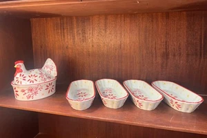 TEMP-TATIONS BY TARA OLD WORLD RED 12 OZ. ROOSTER OVAL RAMEKINS & HOT DOG PLATES - Picture 1 of 8