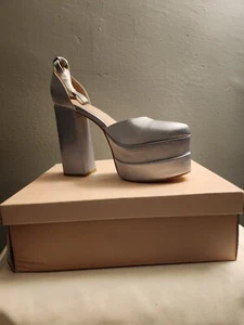 Glaze Silver Satin Heels Closed Toe Size 7.5 - Picture 1 of 3