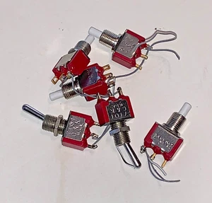 Bolsa de agarre de 5 interruptores C&K Tog/PB, 2 SPDT encendido, 4 SPDT PB con herrajes de montaje - Imagen 1 de 1