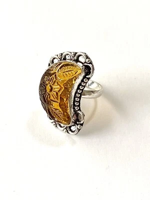Anillo de cóctel Estate Find marrón floral vidrio forma luna talla 7,75 tono plata Foto 1 de 4
