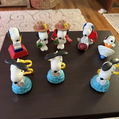 McDonald's Happy Meal Peanuts SNOOPY 2018 Figuras Lote de 8 Juguetes, BSA, Scout Foto 1 de 3