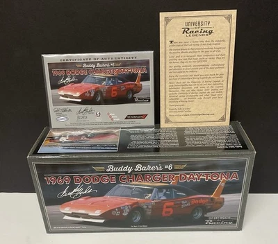 Buddy Baker #6 1969 Dodge Charger Daytona 1:24 Univ. Of Racing novo na caixa **RARO** - Imagem 1 de 4