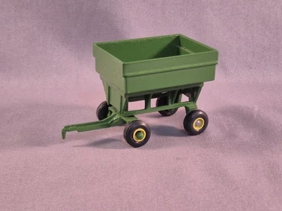 John Deere Ertl Gravity Feed Wagon Farm Toy Green #5552 Diecast Metal 1:64 - Image 1 of 4