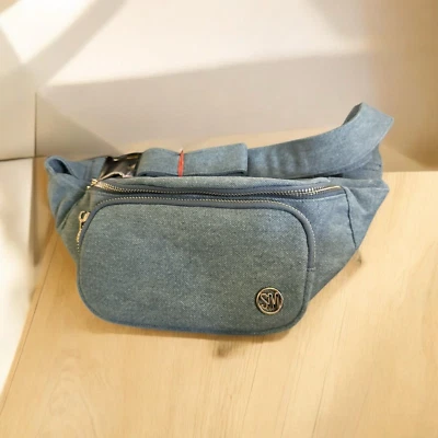 Riñonera bandolera Steve Madden azul claro Foto 1 de 2