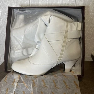 Forever Women’s White Tall Boot Maggie Size 10 - Picture 1 of 4
