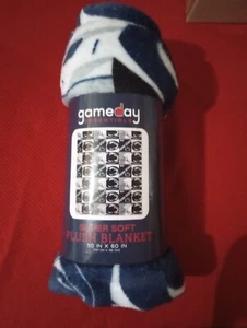 Manta de felpa Penn State 50"" X 60"" poliéster GameDay Essentials NUEVA - Imagen 1 de 3