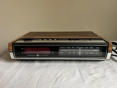 Reloj despertador vintage General Electric madera grano AM FM modelo 7-4630B, FUNCIONA MUY BIEN Foto 1 de 4