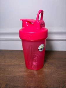 BlenderBottle Classic 20 Unzen Shaker Flasche - Pink BPA frei - mit Draht Schneebesen Kugel - Bild 1 von 8