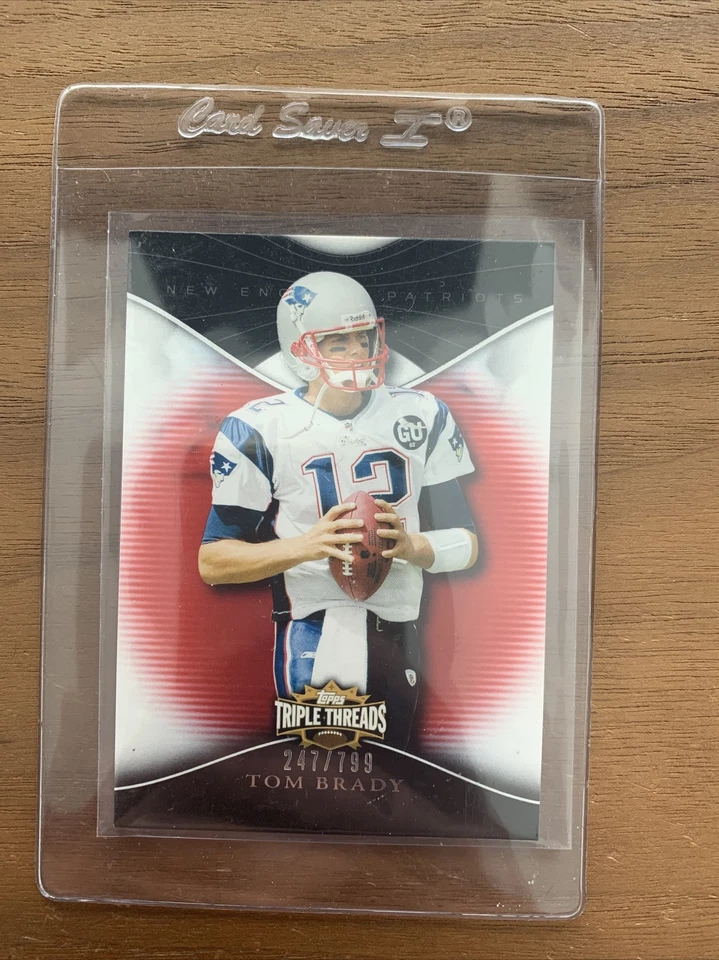 2009 TOPPS TRIPLE THREADS RED TOM BRADY #28 247/799 Super Bowl ~SHOWYOURCARDS~ - Image 1 of 2