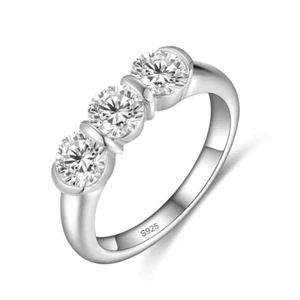Anello Trilogy con diamanti Moissanite - Foto 1 di 5