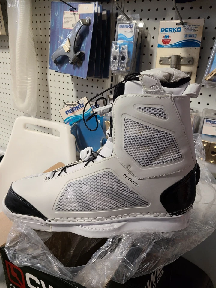 CWB Wakeboard Bindings - Answer 2XL 13-14