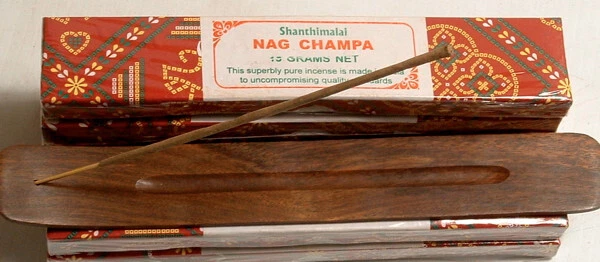 Palos de incienso Shanthimalai Trust Nag Champa "rojo" 5x15 gms-raros hechos a mano-India, Foto 1 de 1