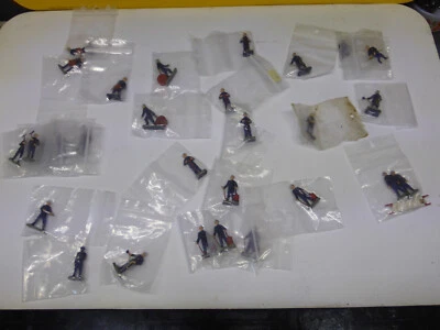 lot de 31 pompier starlux 1/48 - 1/43 figurine - Photo 1/4