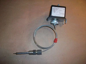 United Electric Temperature Controller E54S8988 0-300F - Picture 1 of 3