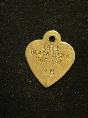 1974 年黑鹰科罗拉多州税币狗牌许可证 #38 — 第 1/2 张图片
