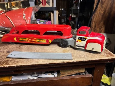 Camión transportador de coche de transporte automático de acero prensado Wyandotte de colección Foto 1 de 4