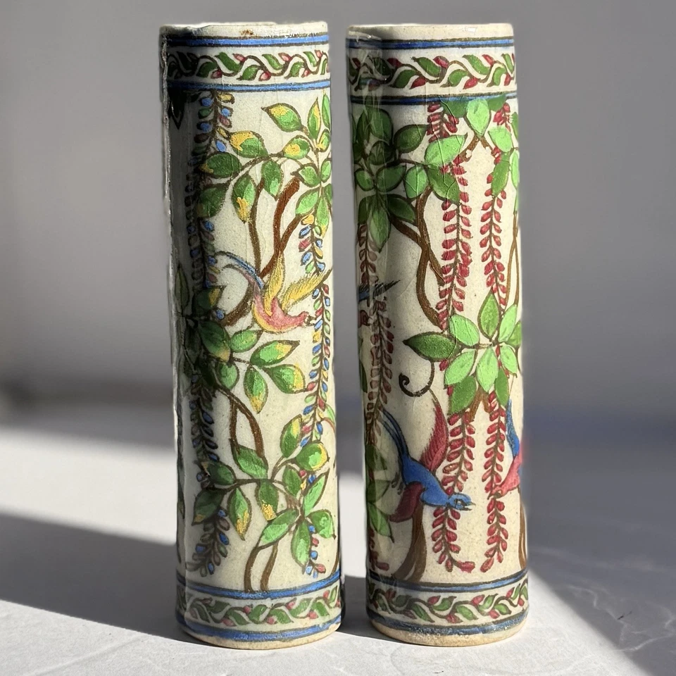 Jarrón antiguo pintado a mano Iznik Qajar persa aves folclóricas importaciones de Mottahedeh Foto 1 de 4