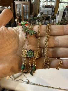 Collana con ciondolo libellula smaltata verde e blu vintage dichiarazione tono oro 16" - Foto 1 di 9