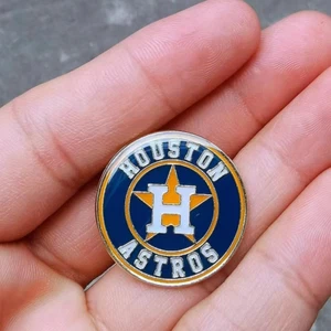 HOUSTON ASTROS MLB TEAM ENAMELED BASEBALL LAPEL PIN W/ BONUS SILVER STORAGE BAG. - Picture 1 of 3