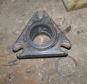 John Deere 300 314 316 317 318 322 330 332 46 50 Mower Deck OUTSIDE Spindle Hub - Picture 1 of 3