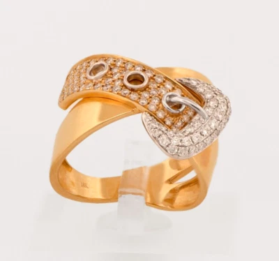 Elegante y atemporal anillo de diamantes con hebilla de cinturón de oro de 18 quilates Foto 1 de 4
