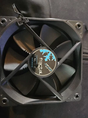 Fractal Design FD-FAN-DYN-X2-GP14-BK - 817301014397 - Image 1 of 2