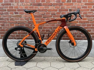 Pinarello Grevil F9 Carbon / SRAM Force 12x2 / Size 53 / ZIPP / Powermeter / Crb Wheels - Picture 1 of 17