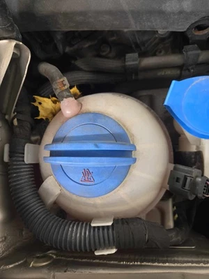 Used Engine Coolant Reservoir fits: 2013 Volkswagen Jetta  Grade A - Image 1 of 4