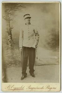 Alfred Larchey, lieutenant au 1er tirailleurs algériens. Cabinet circa 1895. - Picture 1 of 2