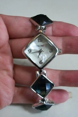 Reloj de pulsera casual de moda acabado negro y plateado para mujer Foto 1 de 4