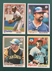 Lotto 4 carte da baseball Topps 1978 CARLTON FISK, DAVE WINFIELD, HORTON, LEE MAY - Foto 1 di 2