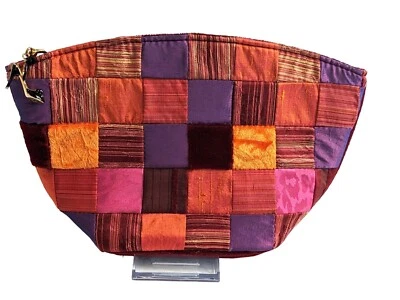 Bolsa de maquiagem acolchoada rosa Bath Body Works e sapato de salto cravado de alta costura suculento minúsculo - Imagem 1 de 4