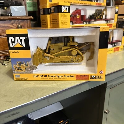 NORSCOT 1:50 # 55025 CAT D11R TRACTOR TIPO PISTA SIN USAR, EN CAJA  Foto 1 de 4