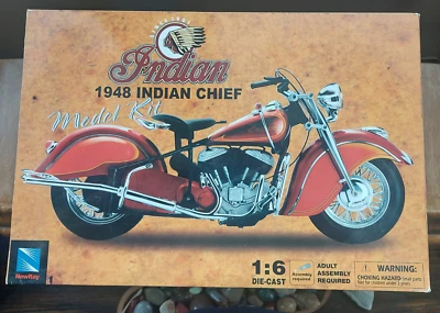 Indian Chief 1948 scala 1/6 moto model kit New Ray - Immagine 1 di 4