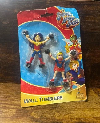 Vasos de pared DC Super Hero Girls Wonder Woman y Super Girl Imperial 2019 Foto 1 de 4