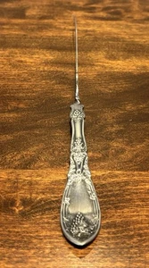 1881 Rogers: LaVigne: 1908 Silver-Plate Twist Butter Cheese Knife: No Monogram - Picture 1 of 3