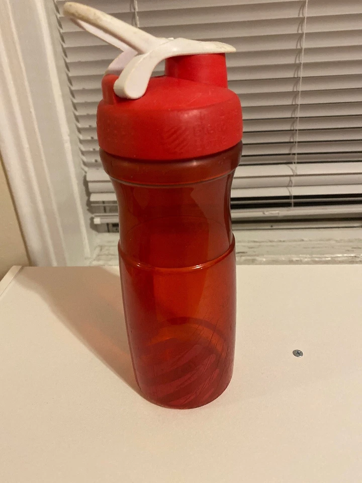 USED Red 28 ounce Blender Bottle - Image 1 of 4
